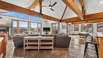 TV connectée, cheminée