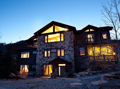 Best of Bear Hollow. Lavish 7-Bedroom For Winter and Summer Fun.