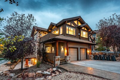 Best of Bear Hollow. Lavish 7-Bedroom For Winter and Summer Fun.