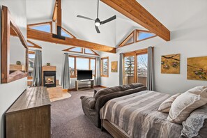 7 habitaciones, tabla de planchar con plancha y cuna de viaje 