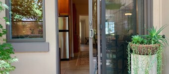 Quiet, Beautiful, East Sacramento Oasis - Walk to Coffee, Restaurants and Shops