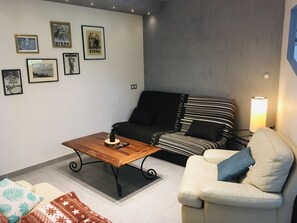 Tv, böcker och en stereo