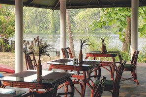 Outdoor dining - Amritara Riverside Camp, Thattekad (Kothamangalam)