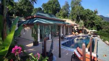 Hồ bơi ngoài trời, hồ bơi vô cực