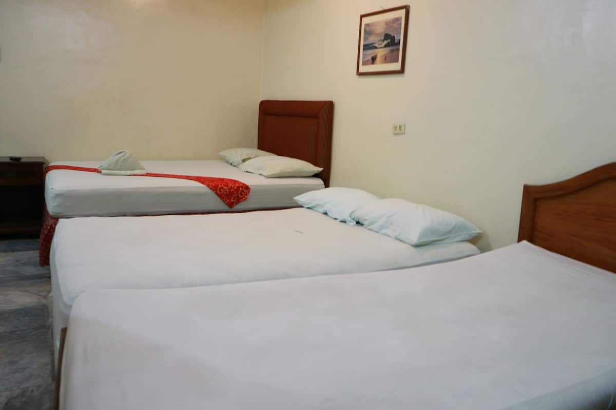 Family Room | In-room safe, desk, rollaway beds, free WiFi
