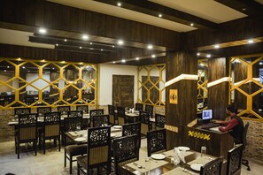 Restaurant - Zambala Retreat & Spa, Darjeeling By Anant Groups of Hotels (Darjeeling)
