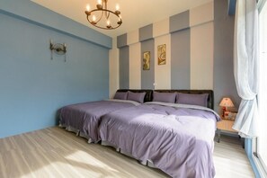 Habitación cuádruple estándar | Escritorio, cortinas blackout, camas extra y wifi gratis 