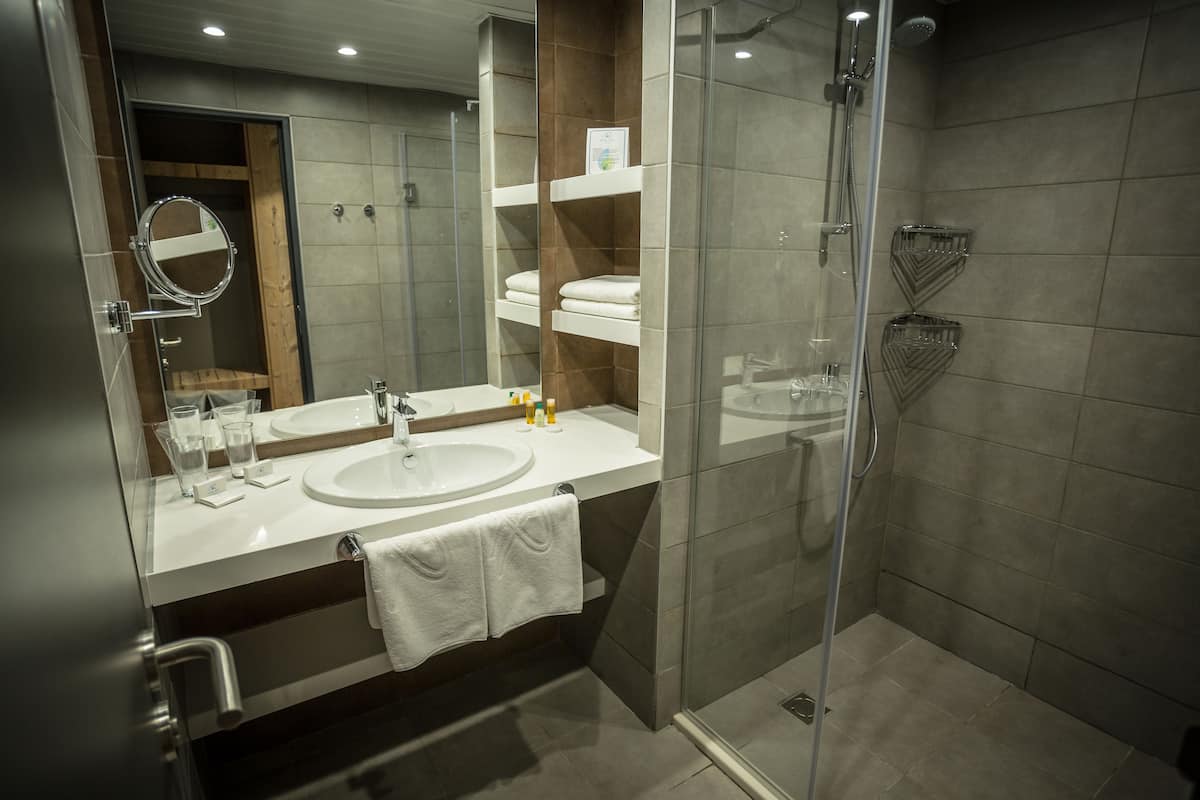 shower, free toiletries, hair dryer, bathrobes