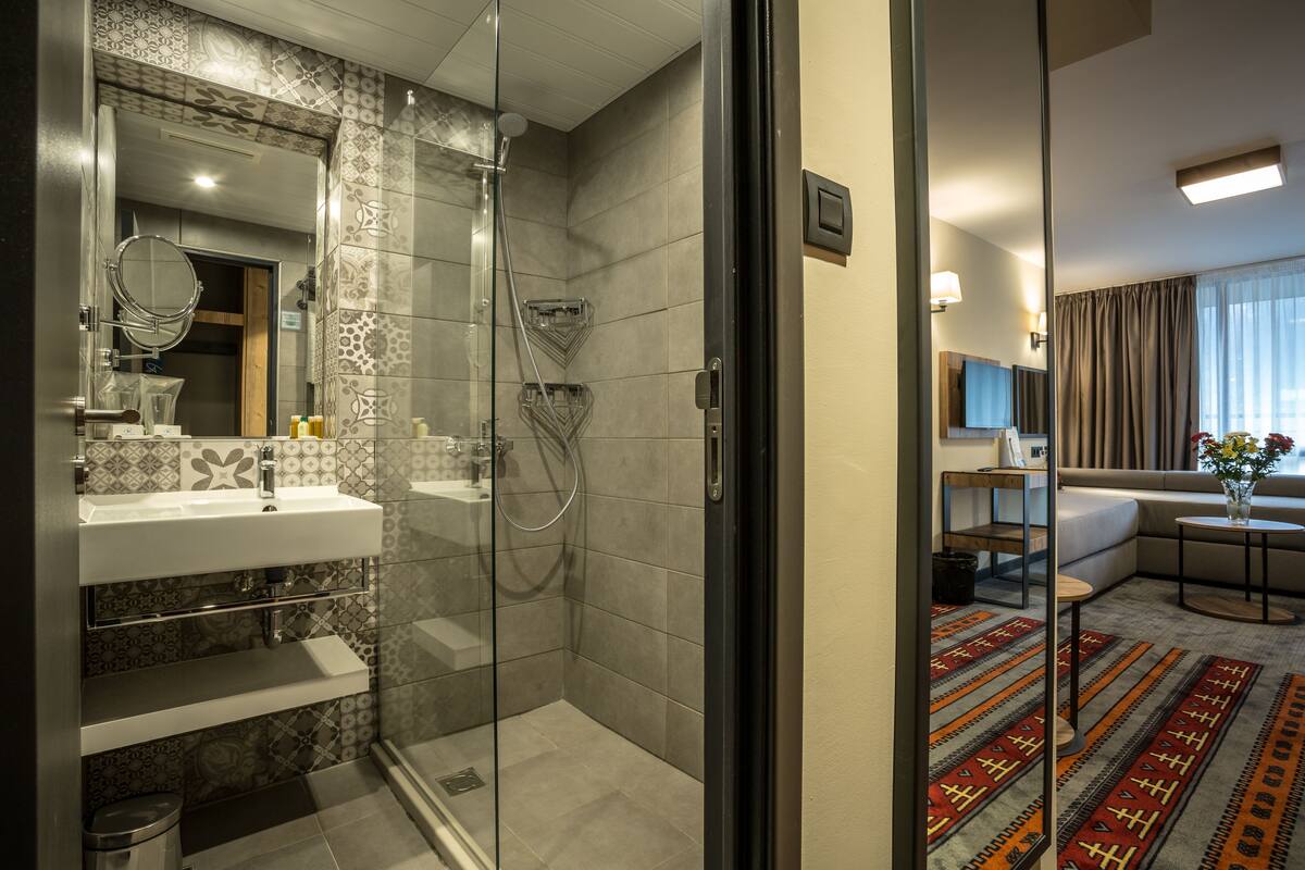 shower, free toiletries, hair dryer, bathrobes