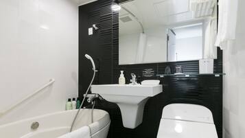 Ensemble douche/baignoire, articles de toilette gratuits, sèche-cheveux
