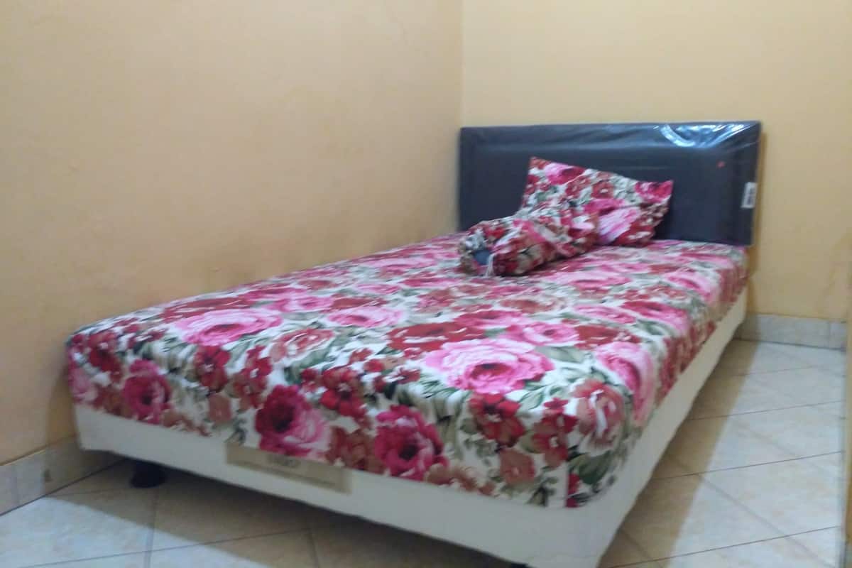 Cozy Room in Seturan with AC | In-room safe, WiFi (free)