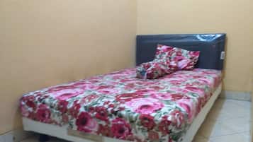Cozy Room in Seturan with AC | In-room safe, free WiFi