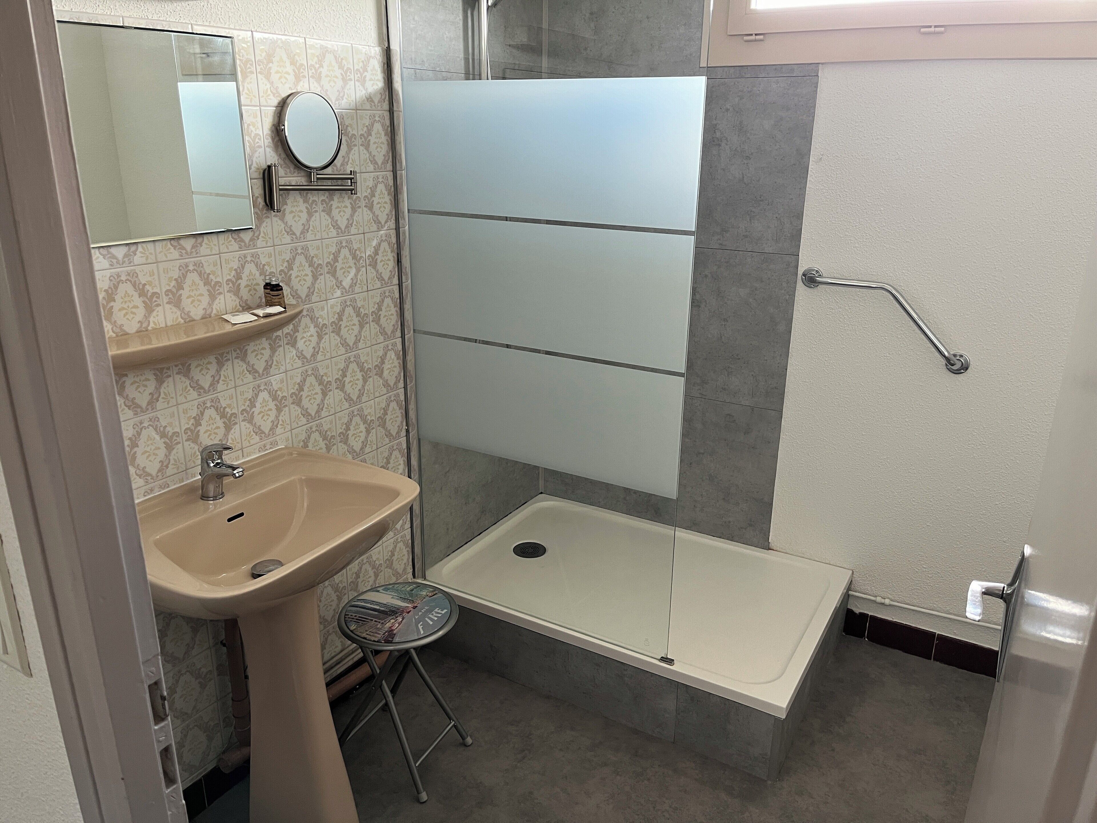 double room, 1 queen bed | bathroom | hair dryer, towels