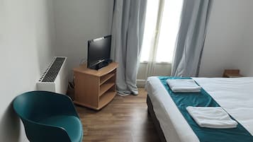 Family Room, 2 Bedrooms | Desk, laptop workspace, iron/ironing board, free cribs/infant beds