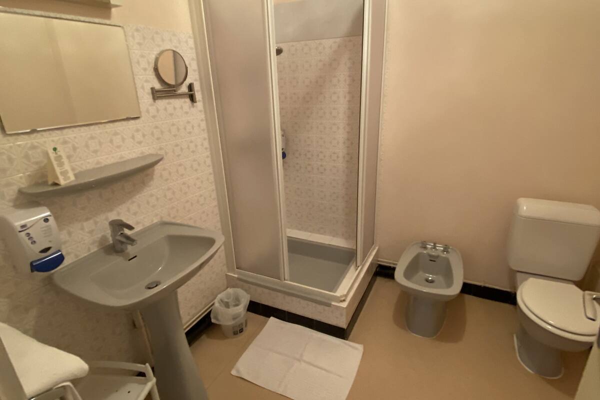 triple room, 3 single beds | bathroom | hair dryer, towels