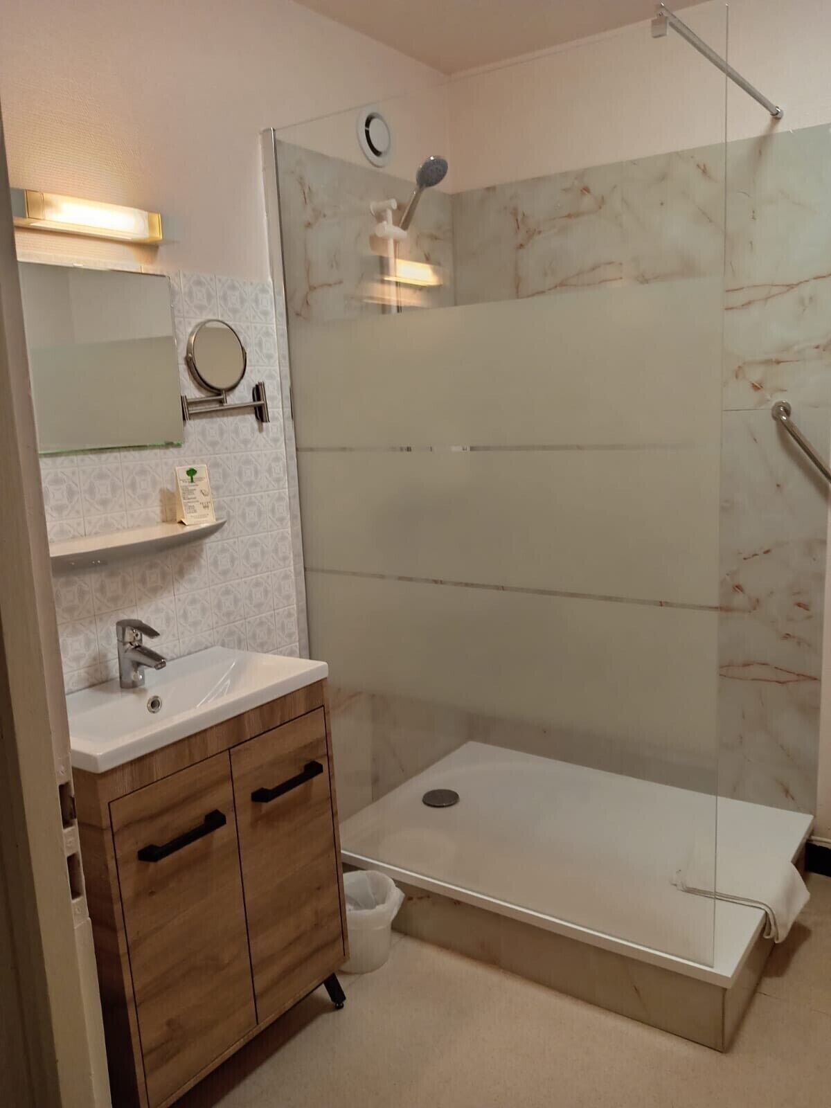 Foto - Hôtel Le Lyon Vert Commentry