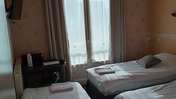 Triple Room, 3 Twin Beds | Desk, laptop workspace, iron/ironing board, free cribs/infant beds