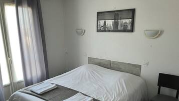 Bureau, espace de travail pour ordinateur portable