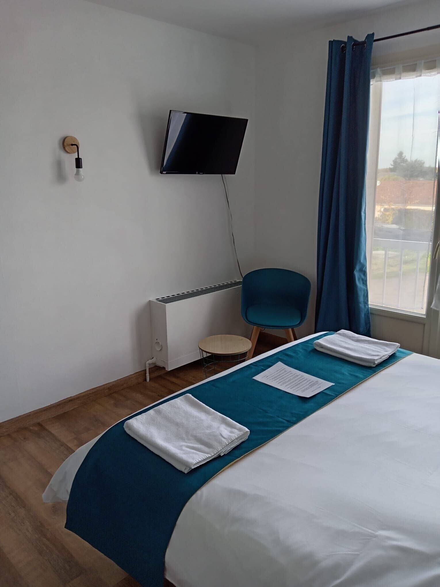 Foto - Hôtel Le Lyon Vert Commentry