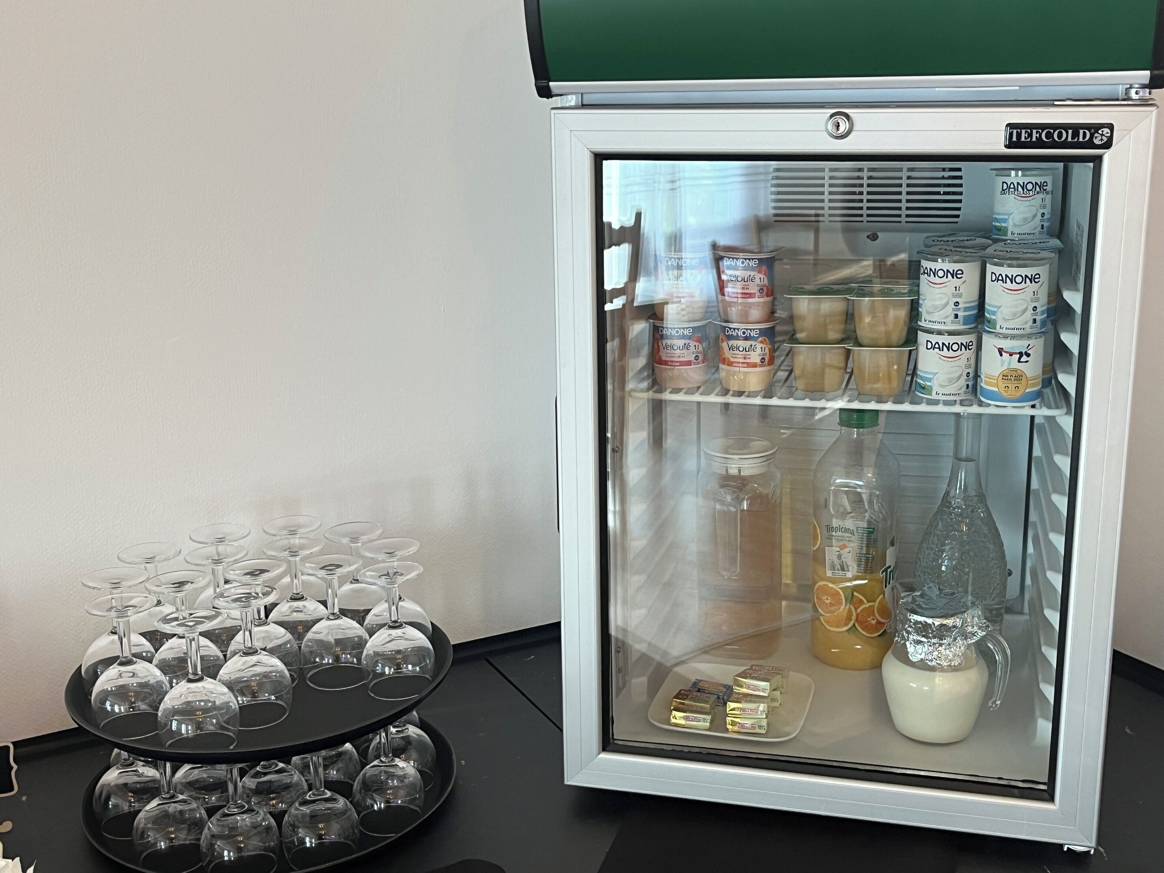 daily buffet breakfast (eur 10 per person)