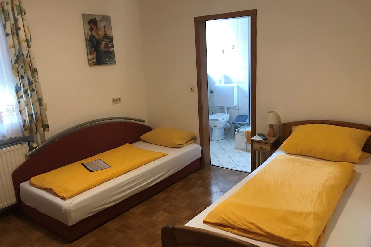 1 bedroom, desk, free WiFi, bed sheets