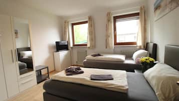 1 habitación, escritorio, wifi gratis y ropa de cama