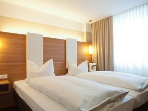 Premium bedding, desk, blackout curtains, soundproofing - Sunnys Hotel & Residence (Mainz)