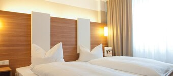 Sunnys Hotel & Residence