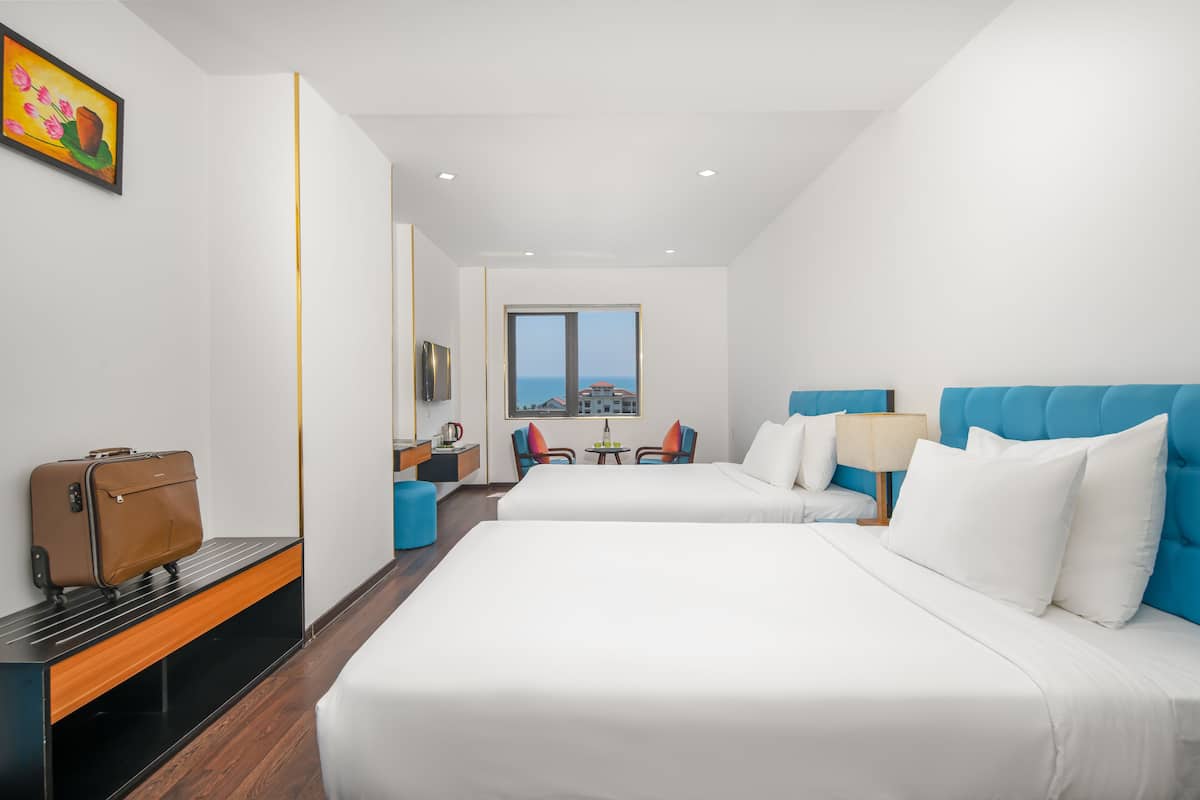 Family Room | Hypo-allergenic bedding, minibar, desk, laptop workspace