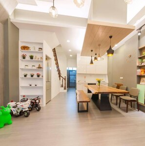 Full-size fridge, coffee/tea maker - Han day (Wujie)