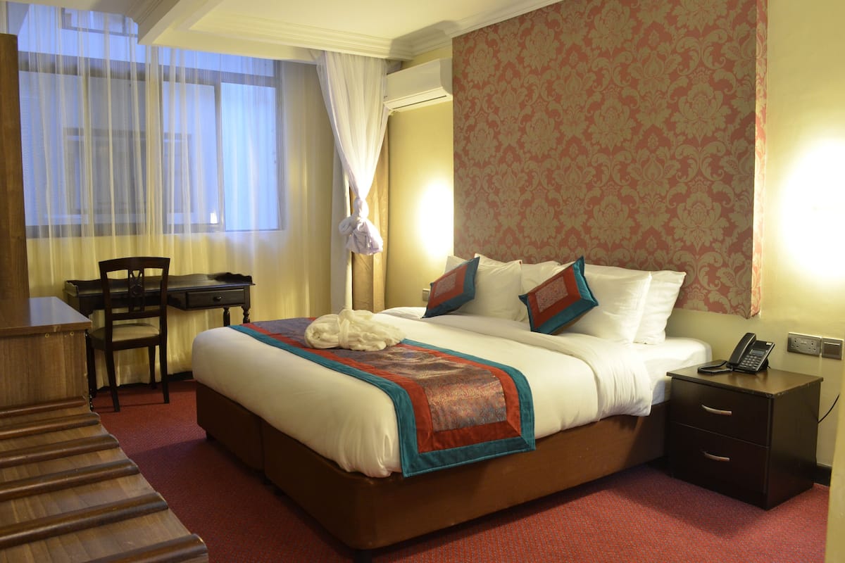 Luxe beddengoed, een minibar, een kluis op de kamer, een bureau