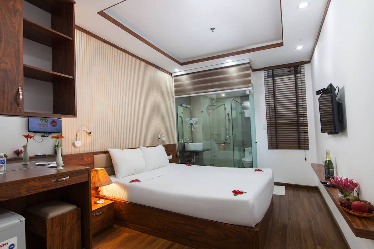 Deluxe Classic Double Room | Minibar, in-room safe, desk, soundproofing