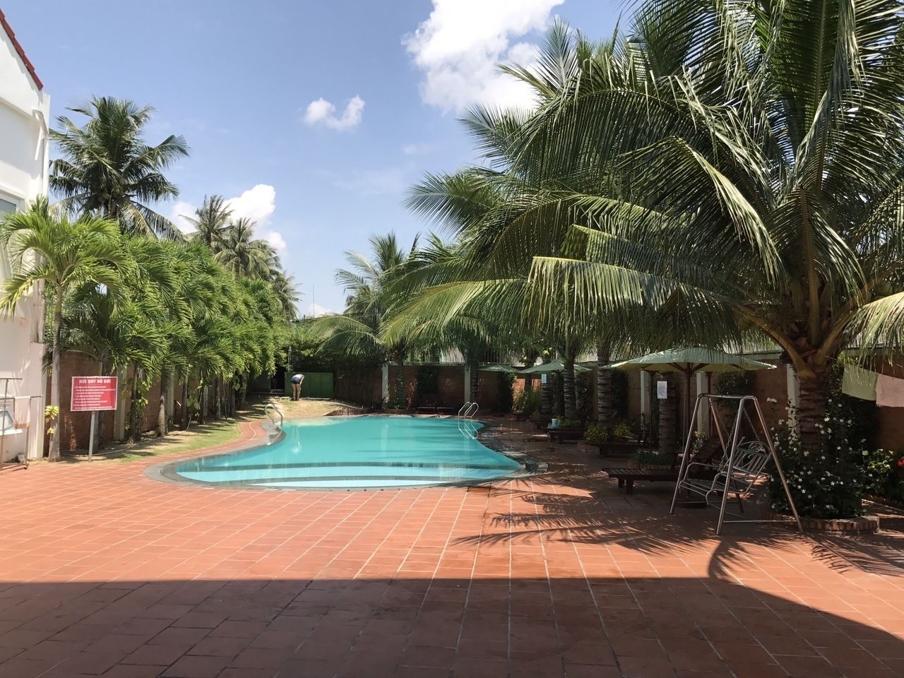 outdoor pool, open 7 am to 10 pm, pool umbrellas, pool loungers