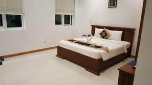 Brankas, dilengkapi dengan perabotan berbeda-beda, dan kedap suara