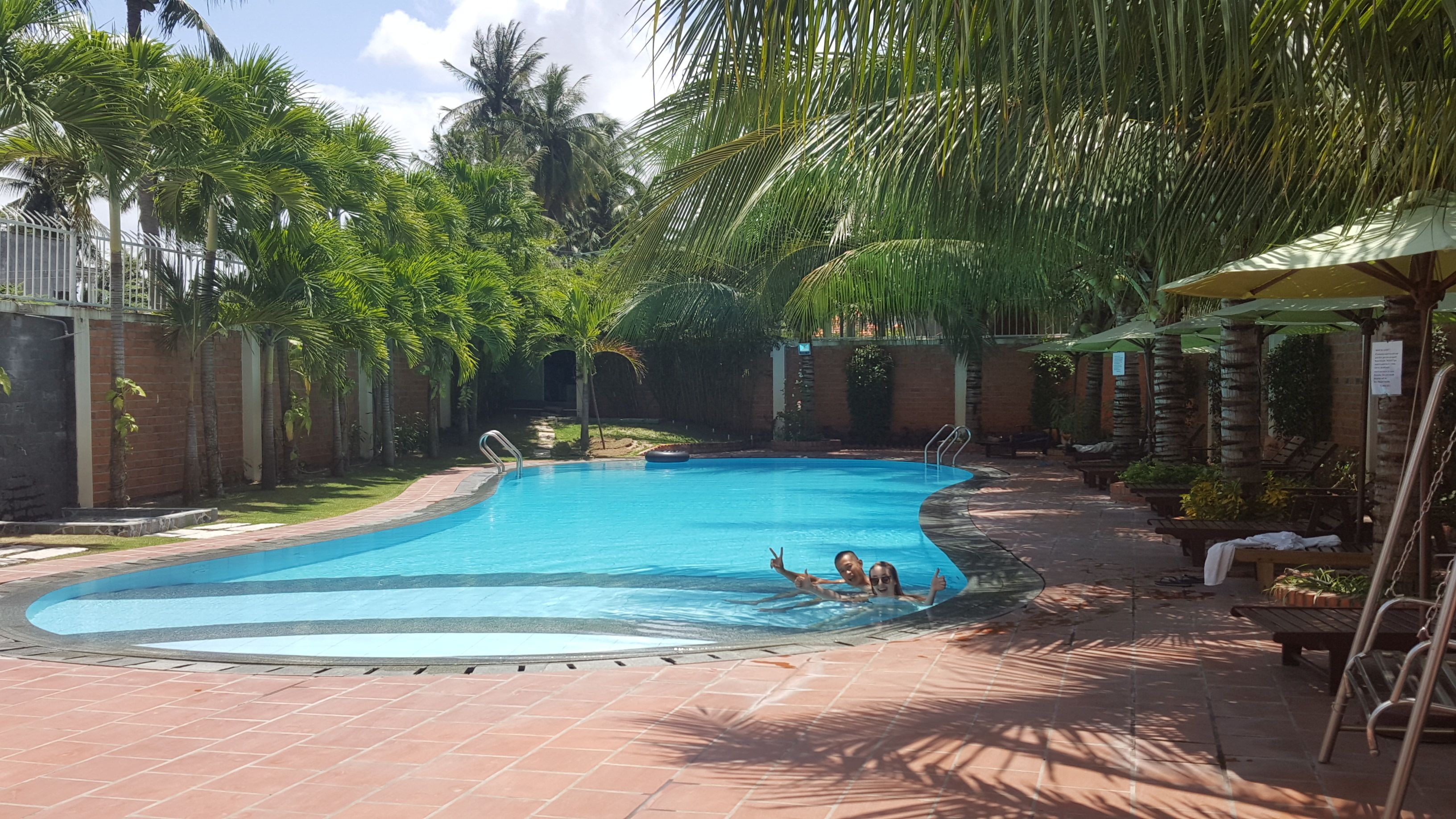 outdoor pool, open 7 am to 10 pm, pool umbrellas, pool loungers