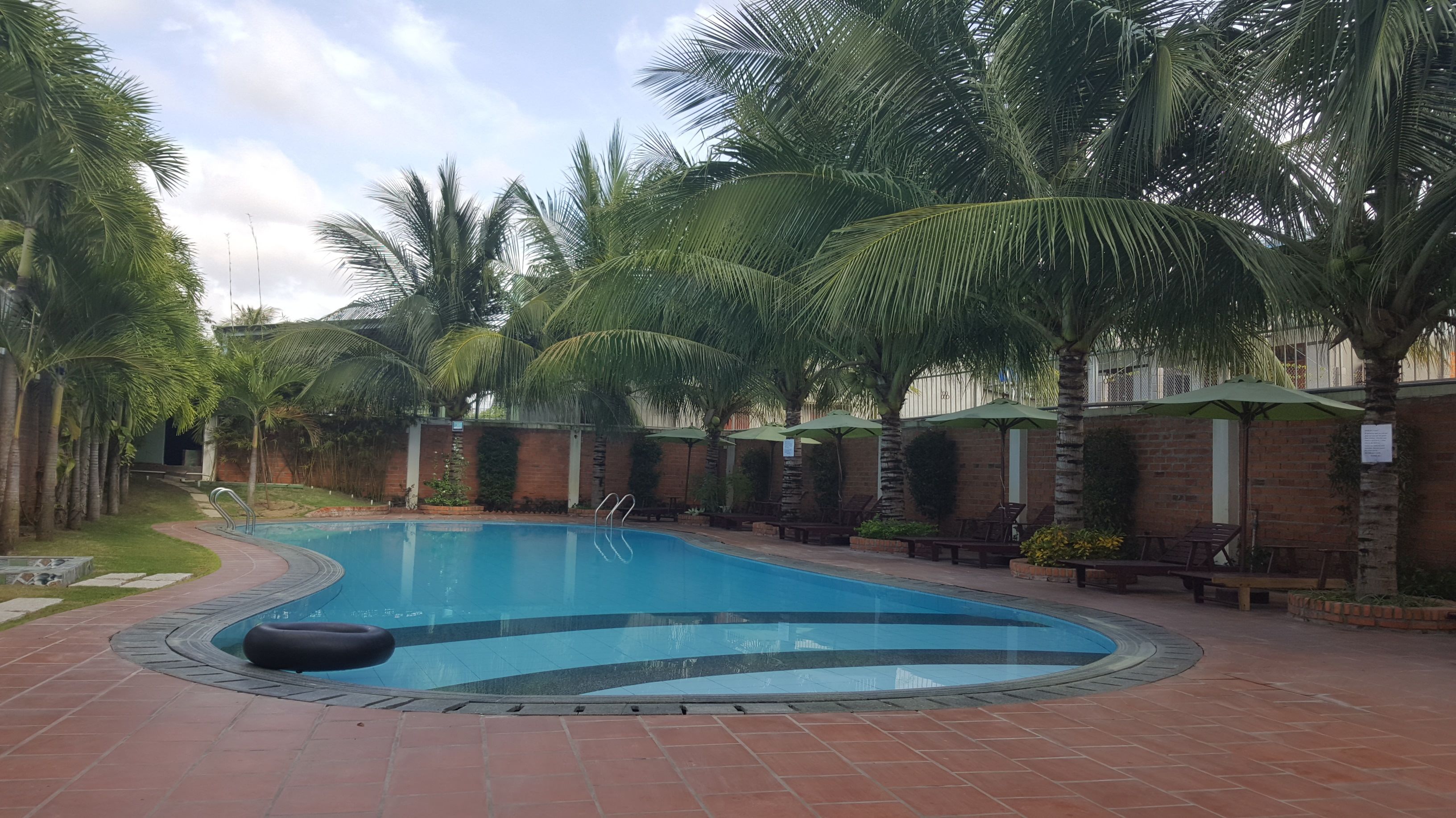 outdoor pool, open 7 am to 10 pm, pool umbrellas, pool loungers