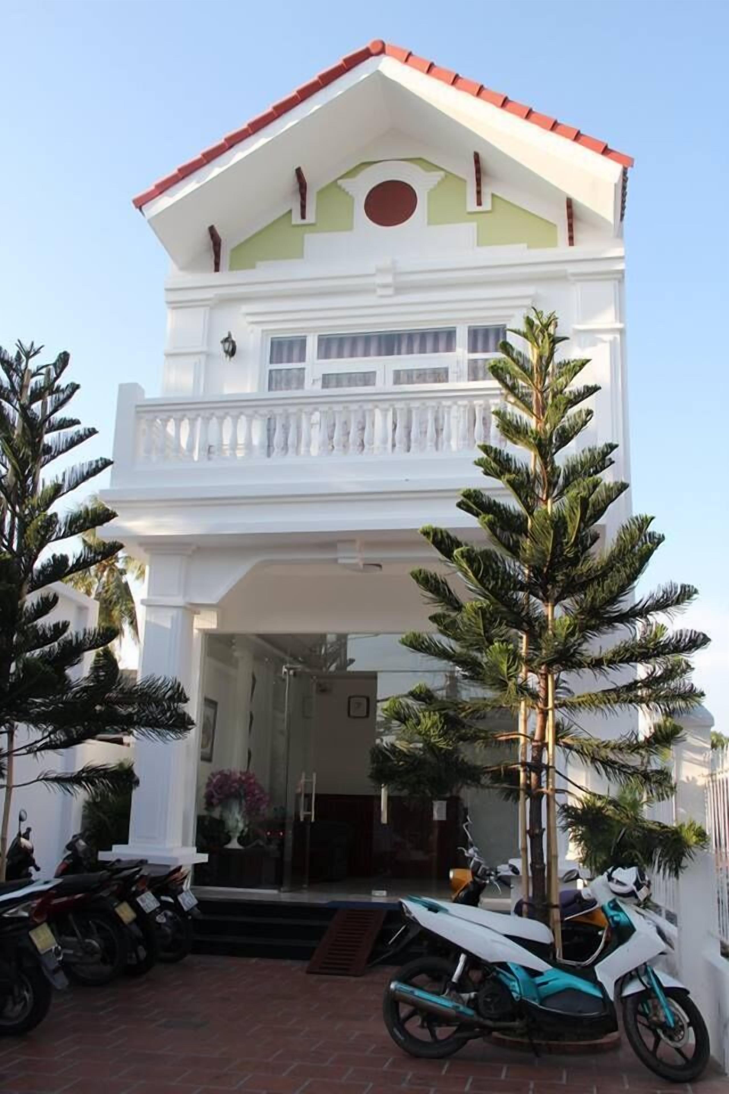 Vista frontal de la propiedad