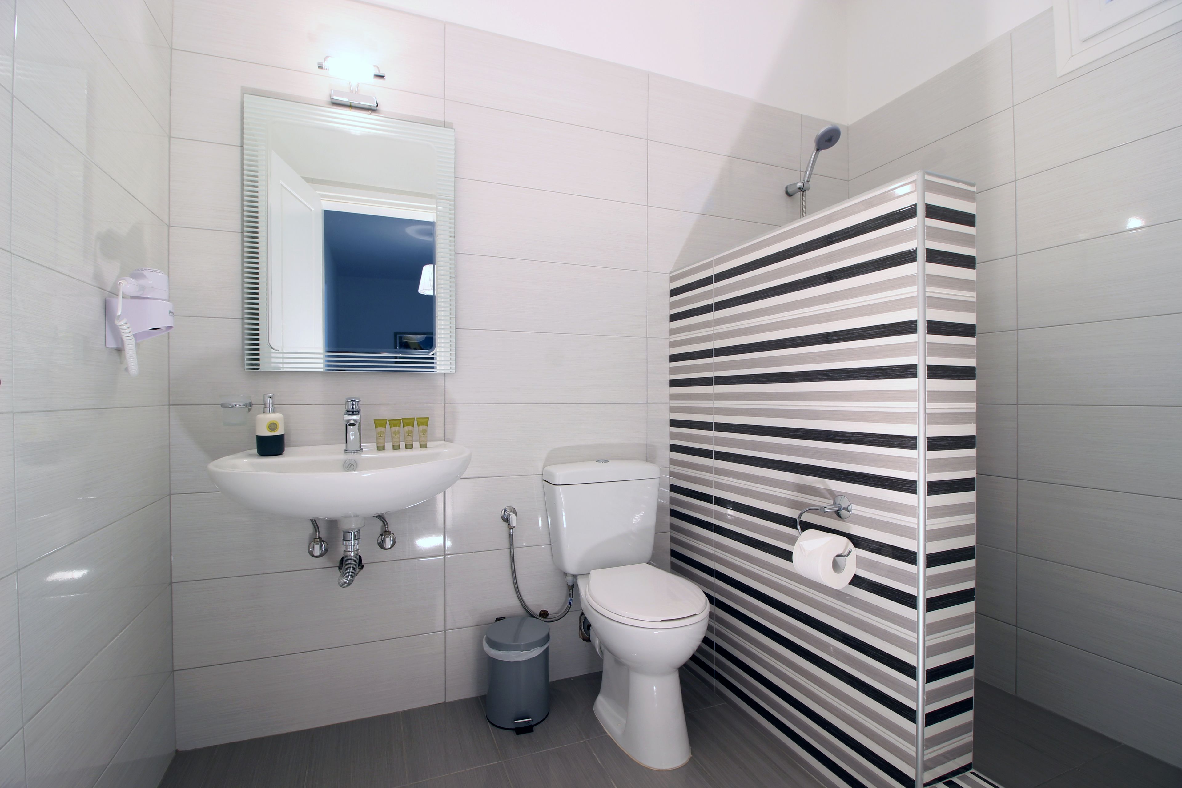 superior double room, sea view | bathroom | shower, free toiletries, hair dryer, slippers