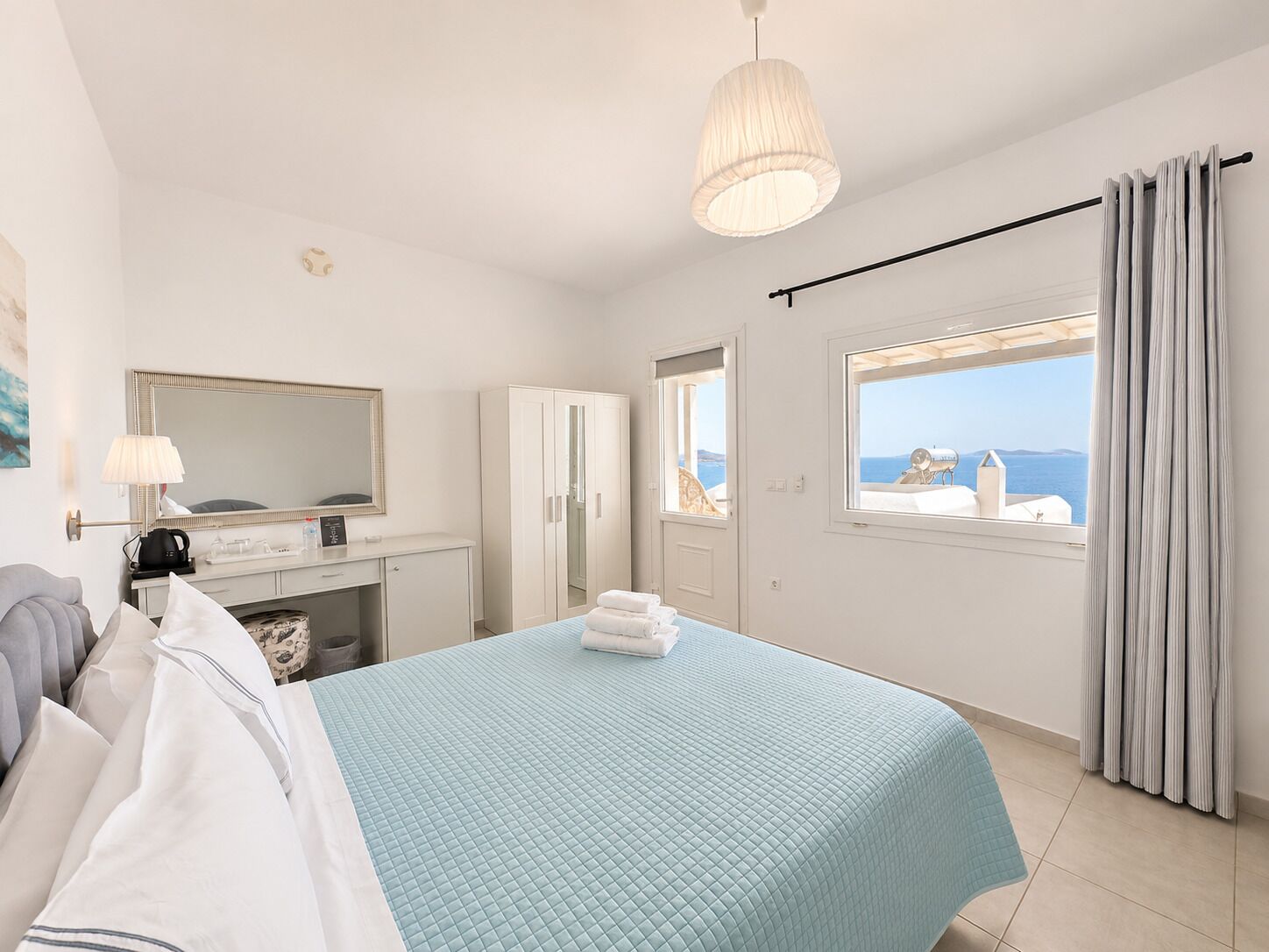 Superior Double Room, Sea View | Minibar, in-room safe, soundproofing, iron/ironing board