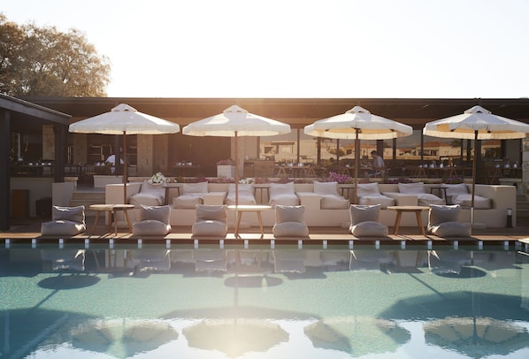 Outdoor pool, open 10:00 AM to 6:30 PM, pool umbrellas, pool loungers