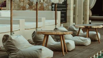 Outdoor pool, open 10:00 AM to 6:30 PM, pool umbrellas, pool loungers