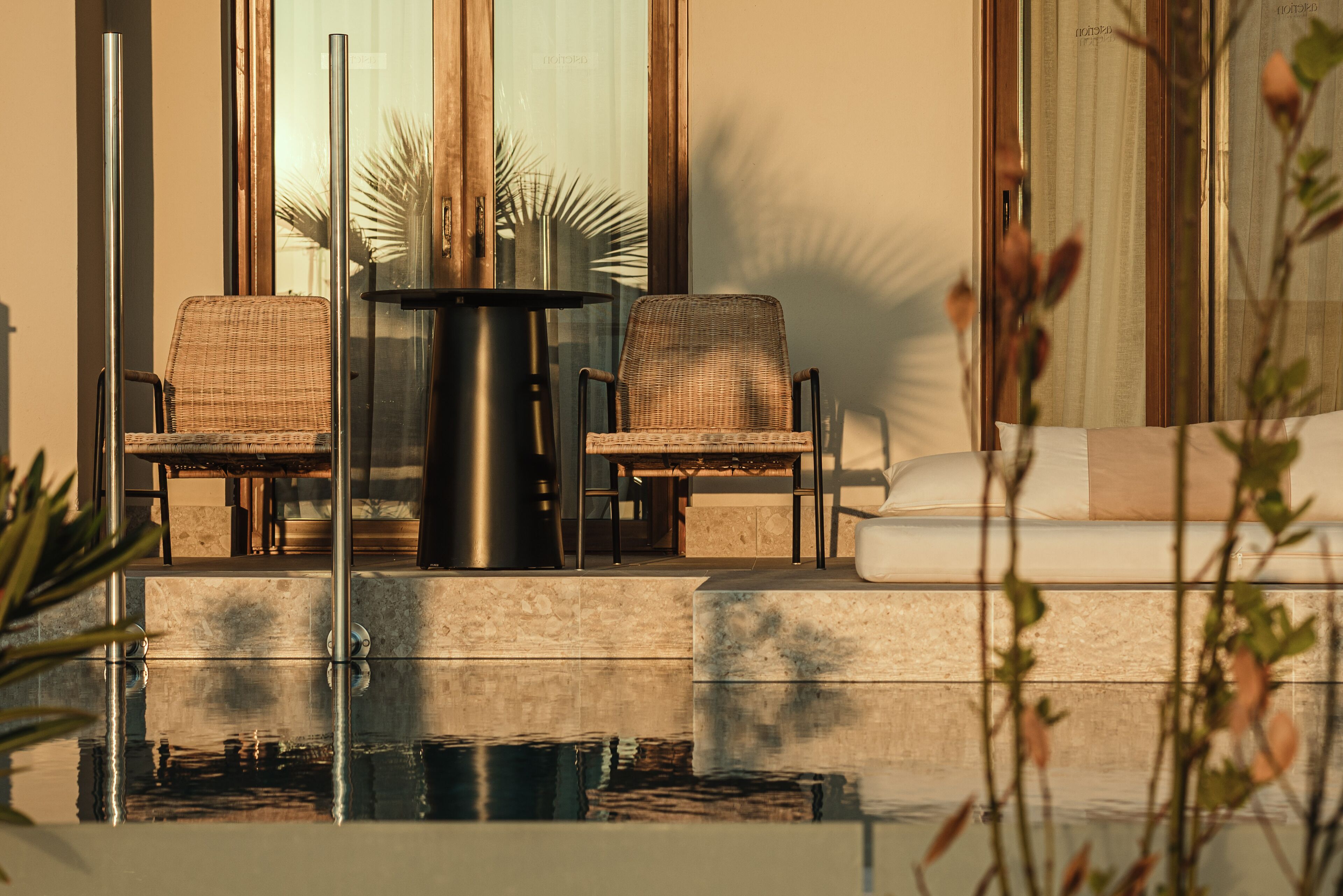 One-Bedroom Suite Swim-up | Literie de qualité supérieure, minibar, coffres-forts dans les chambres