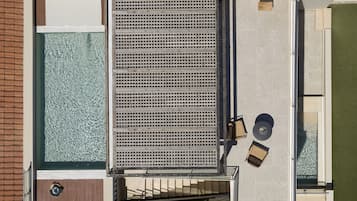 Suite - privat pool (Panorama Blue) | Premium-sengetøj, minibar, pengeskab på værelset, skrivebord