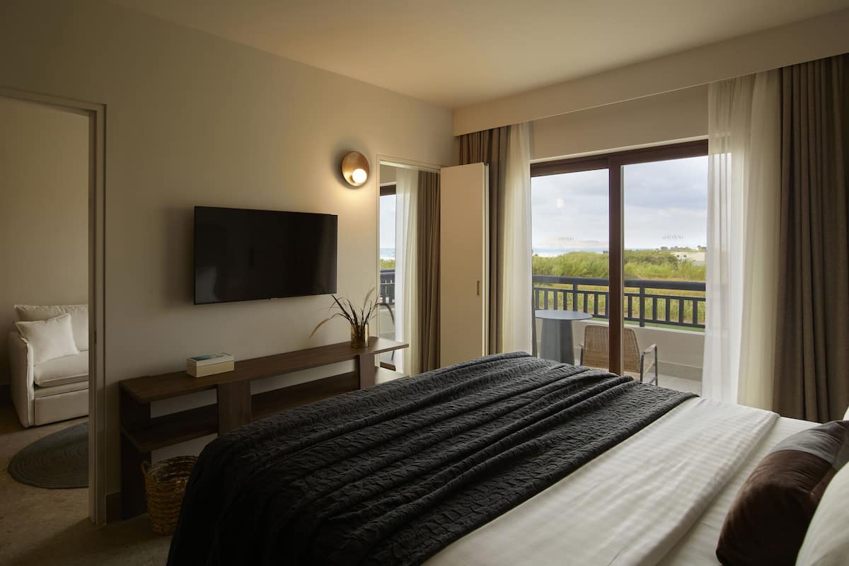 Sengetøy av topp kvalitet, minibar, safe på rommet og skrivebord