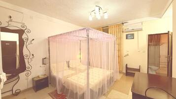 Kamar Deluks | Minibar, brankas, tirai kedap cahaya, dan Wi-Fi gratis