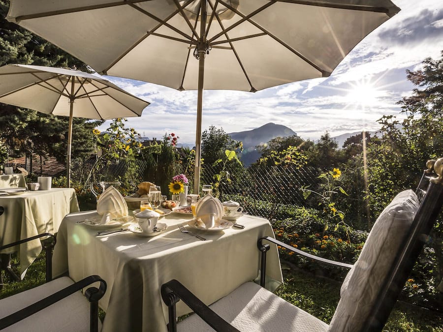 Daily buffet breakfast (CHF 24 per person)