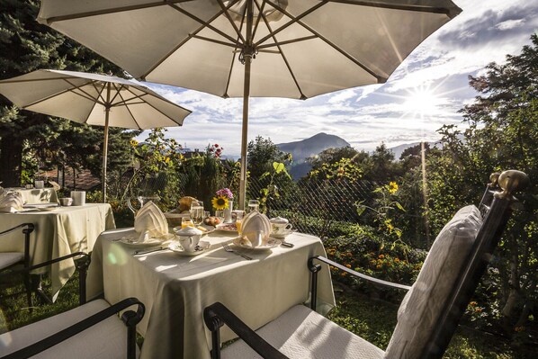 Daily buffet breakfast (CHF 24 per person) - Guesthouse Casa Calina (Lugano)