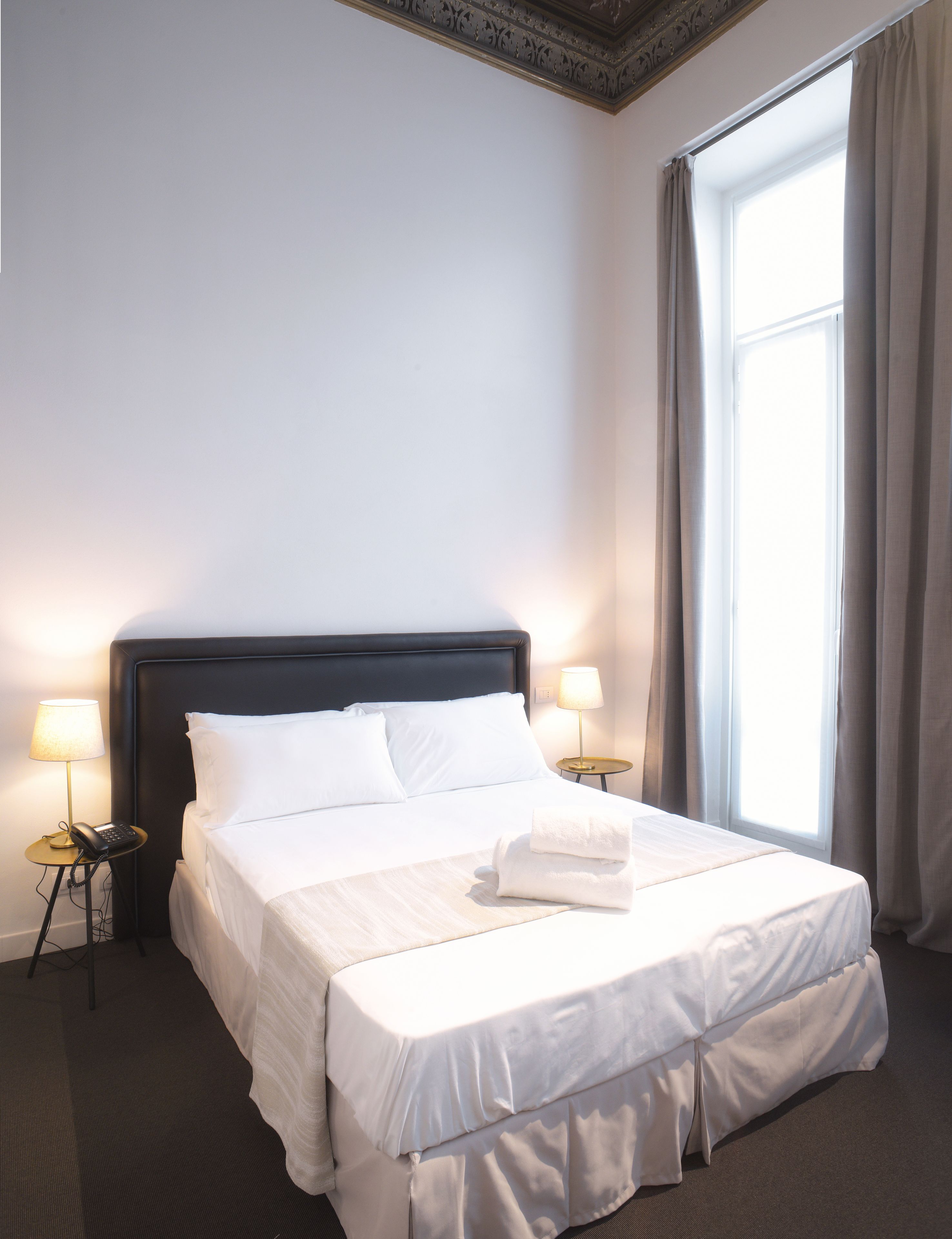 junior double or twin room | 1 bedroom, minibar, in-room safe, desk