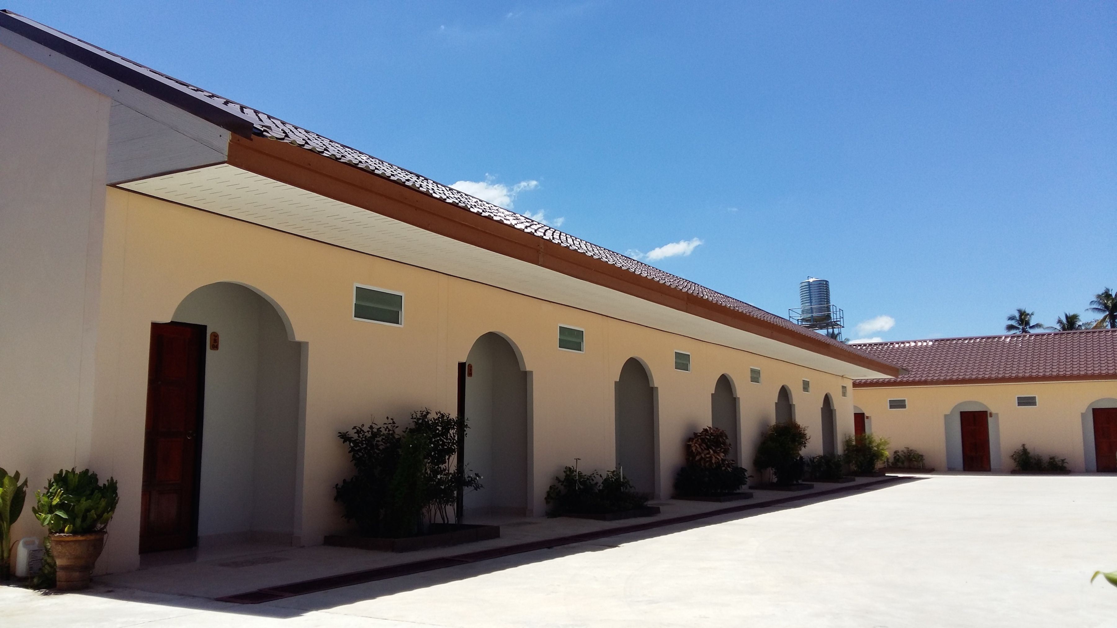 A building with multiple arched doorways and a flat roof.