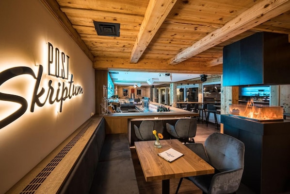 Déjeuner et dîner servis sur place, spécialités Cuisine régionale